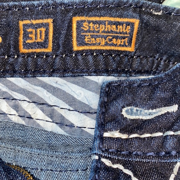 Destress Rock Revival Capri Jeans - Picture 7 of 12